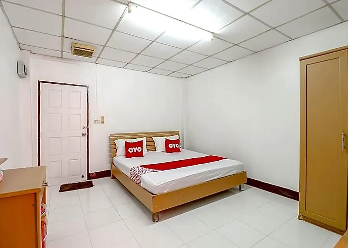 Oyo 525 Mrt Phetkasem 48/1 Place 2*
