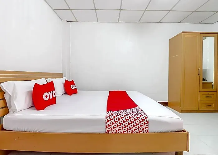 Hotell Oyo 525 Mrt Phetkasem 48/1 Place