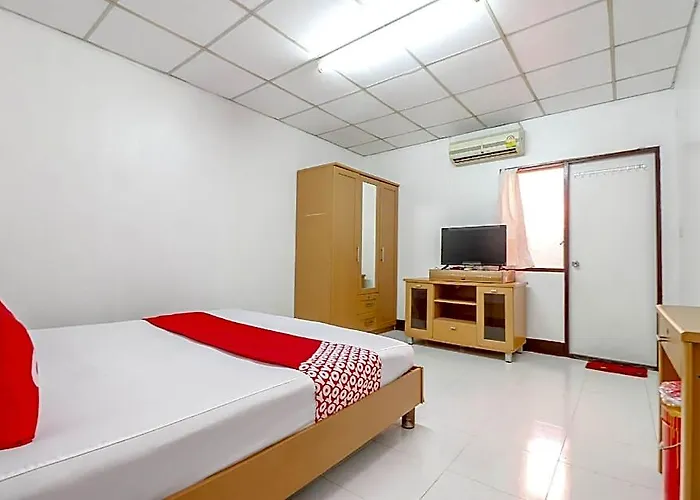 Hotell Oyo 525 Mrt Phetkasem 48/1 Place